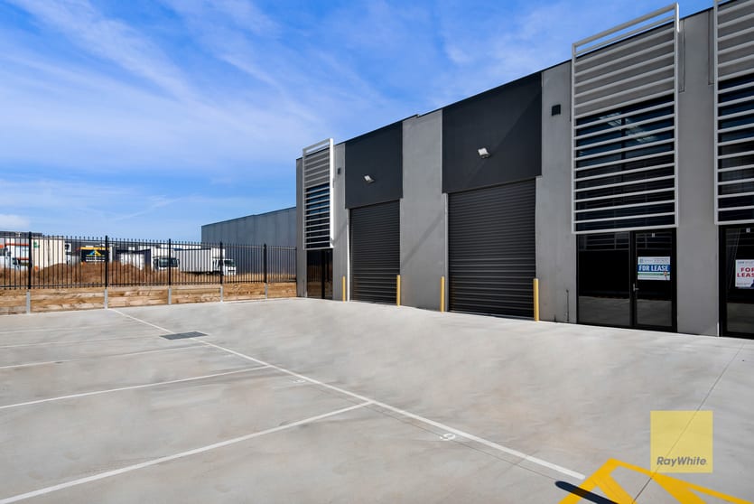 Click to view all images Unit 5/47 Apex Drive Truganina VIC 3029 - Image 2