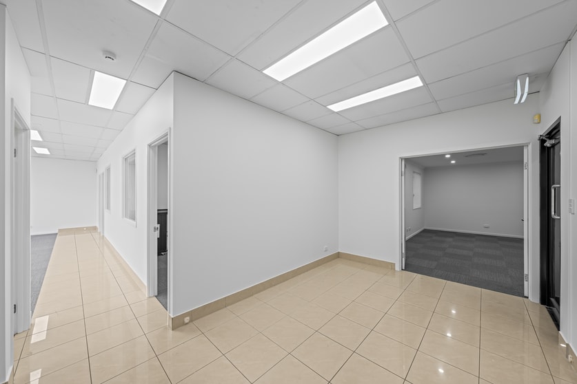 Click to view all images 4/40 Rivergate Place Murarrie QLD 4172 - Image 3