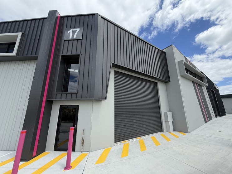 Click to view all images 17/2 Transport Road Yatala QLD 4207 - Image 1