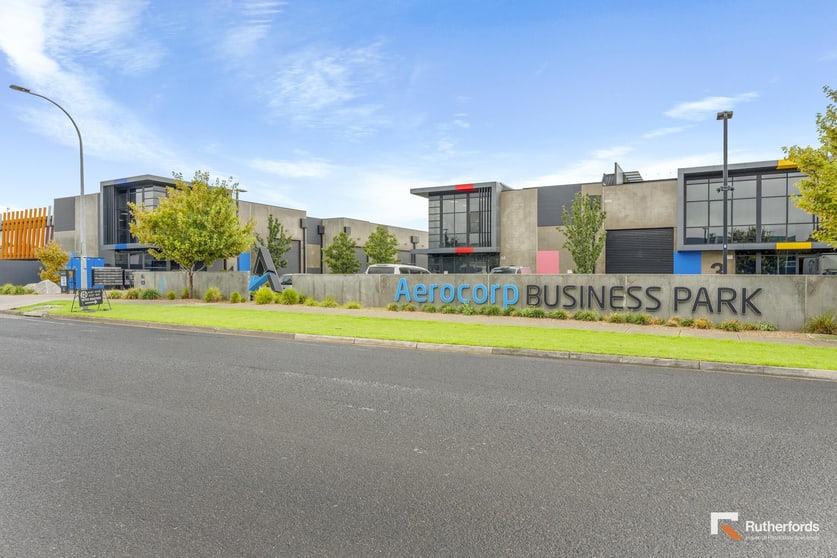 Click to view all images 61/2 Thomsons Road Keilor Park VIC 3042 - Image 2