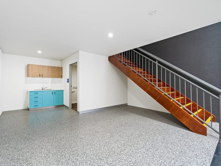4/240 New Cleveland Road Tingalpa QLD 4173 - Image 1