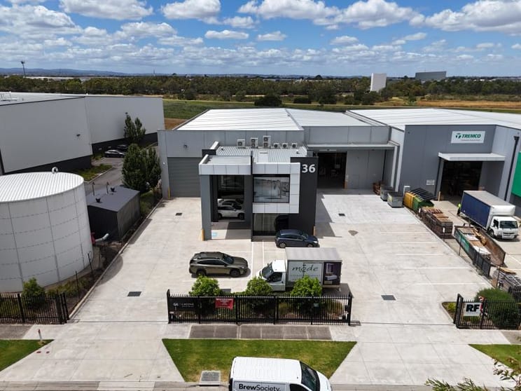 Click to view all images 36 Naxos Way Keysborough VIC 3173 - Image 1