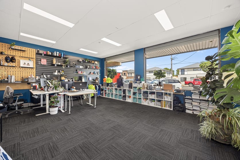 Click to view all images 242 Huntingdale Road Huntingdale VIC 3166 - Image 2