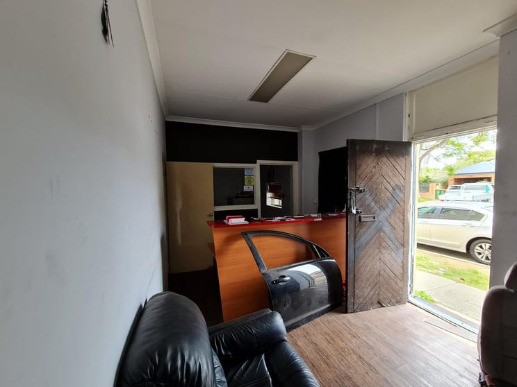 Click to view all images 42 Sussex Street Maylands WA 6051 - Image 2