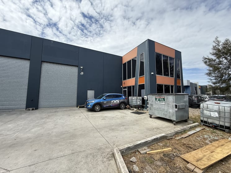 Click to view all images 2/88 Brunel Road Seaford VIC 3198 - Image 1