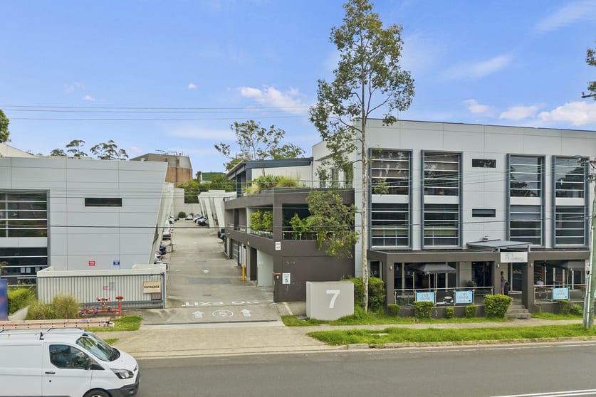Click to view all images 2/7 Sefton Road Thornleigh NSW 2120 - Image 3