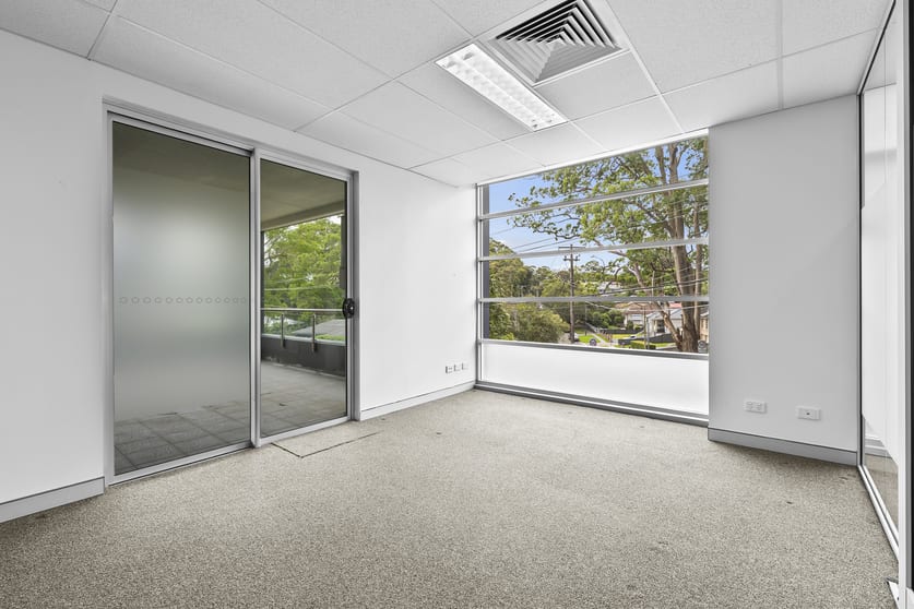 Click to view all images 2/7 Sefton Road Thornleigh NSW 2120 - Image 2