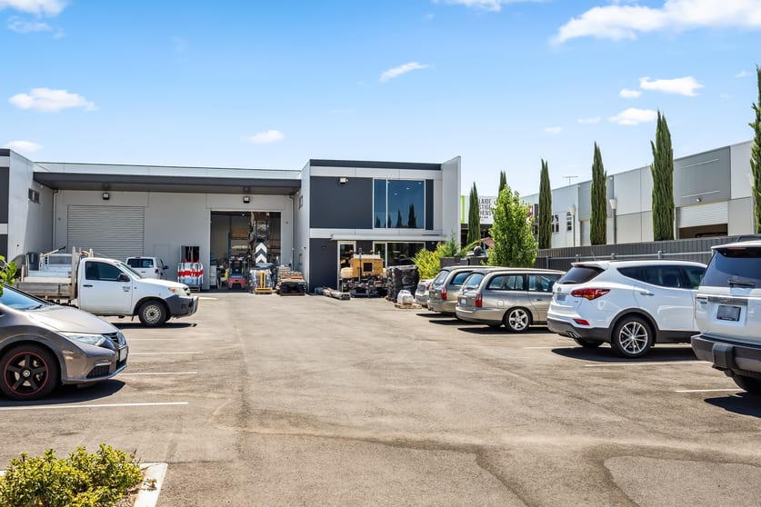 Click to view all images 28 Kesters Road Para Hills West SA 5096 - Image 2