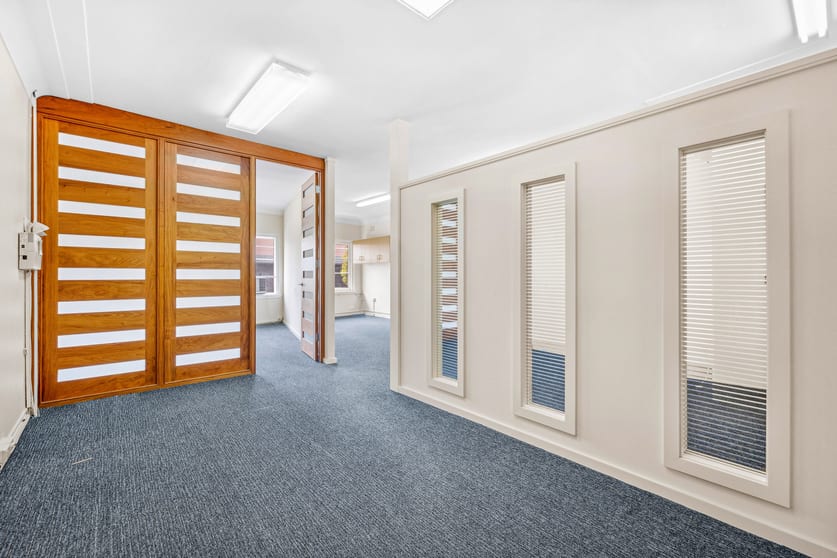 Click to view all images 2/2A Hillview Road Eastwood NSW 2122 - Image 2