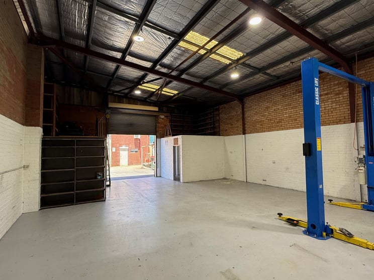 Click to view all images Unit 4, 6 Chalkley Place Bayswater WA 6053 - Image 2