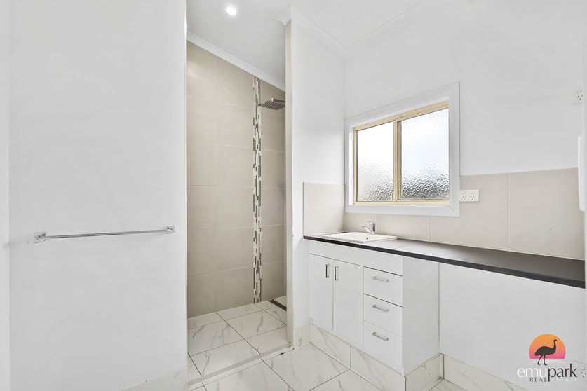 Click to view all images 1 Henry Street Emu Park QLD 4710 - Image 3