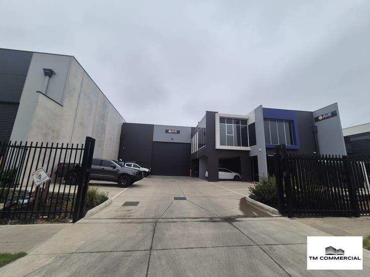 Click to view all images 3 Camino Crescent Cranbourne West VIC 3977 - Image 2