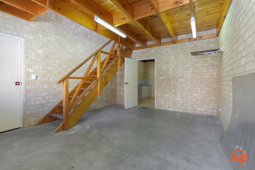 Click to view all images 4/5 Emplacement Crescent Hamilton Hill WA 6163 - Image 2