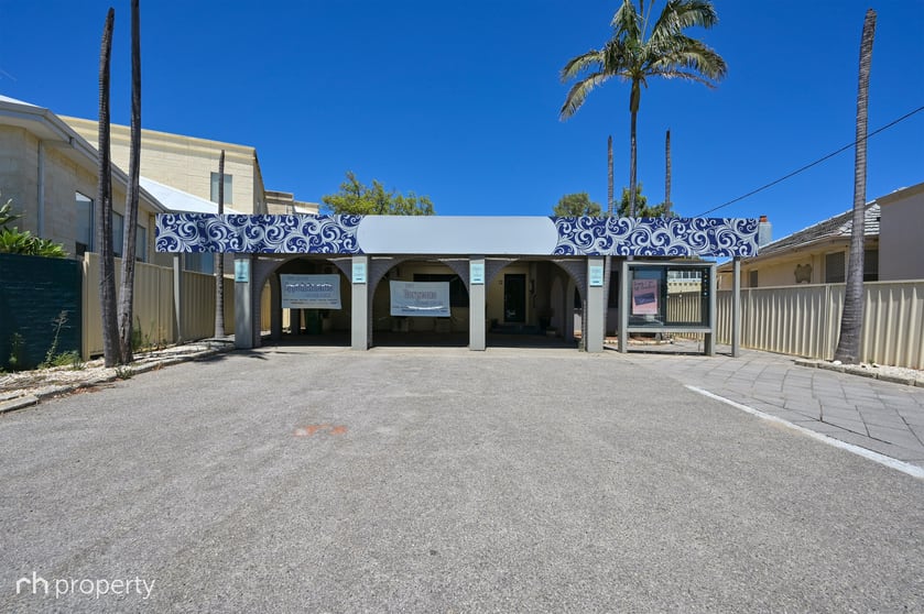 Click to view all images 12 Kearns Crescent Ardross WA 6153 - Image 2