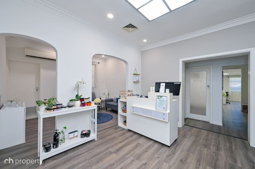 Click to view all images 12 Kearns Crescent Ardross WA 6153 - Image 3