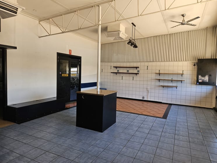 Click to view all images 73 Seventh Street Mildura VIC 3500 - Image 2