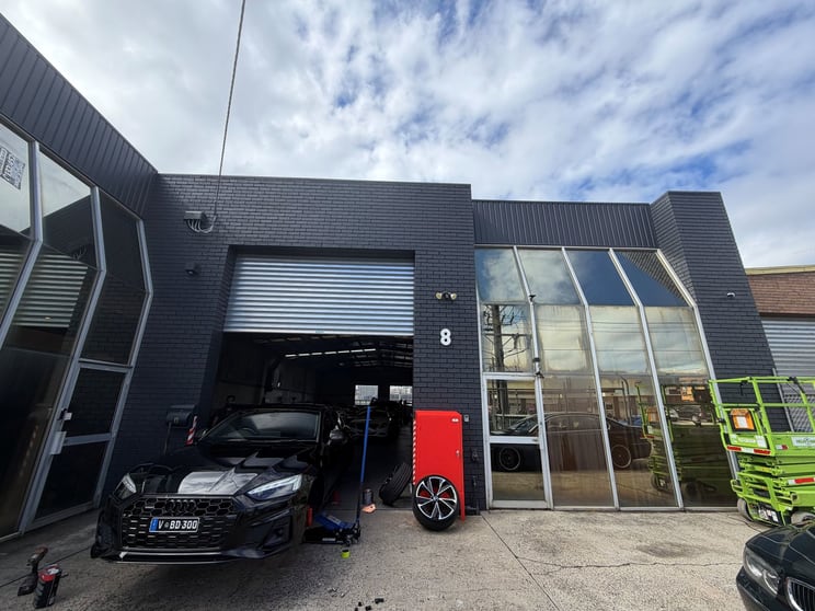 Click to view all images 8 Nellbern Road Moorabbin VIC 3189 - Image 2