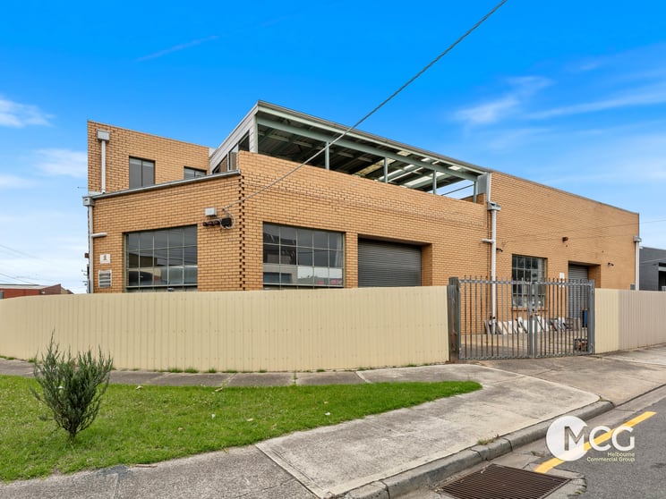 Click to view all images 1 Bailey Avenue Keilor East VIC 3033 - Image 1