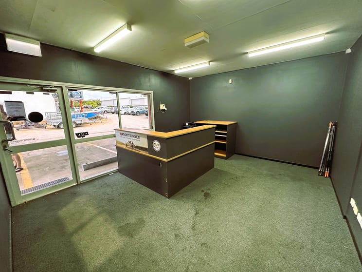 Click to view all images 10/15 Carl Street Rural View QLD 4740 - Image 3