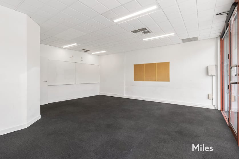 Click to view all images 311 Spring Street Reservoir VIC 3073 - Image 2