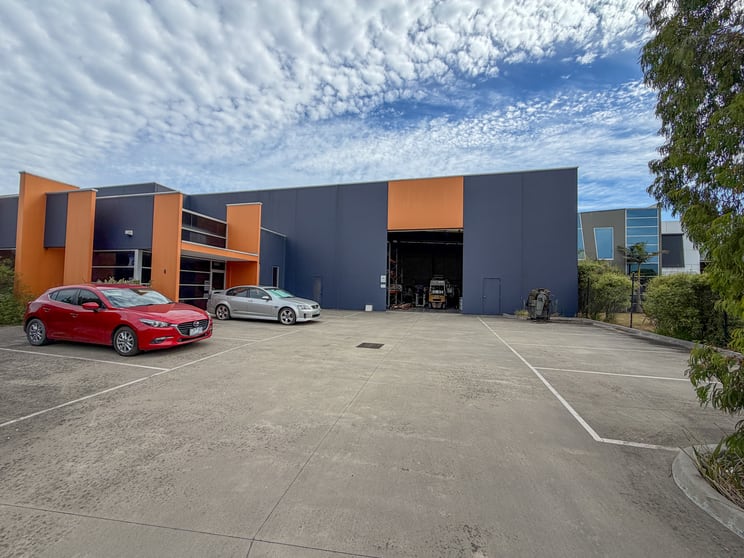 Click to view all images 1/8 Lakewood Boulevard Carrum Downs VIC 3201 - Image 1