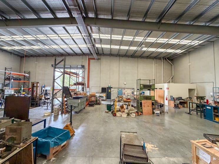 Click to view all images 1/8 Lakewood Boulevard Carrum Downs VIC 3201 - Image 2