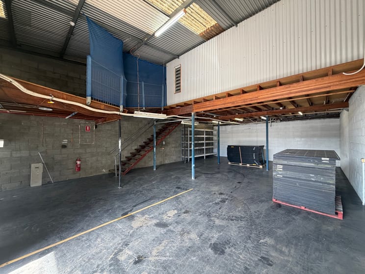 Click to view all images 7/53 Meadow Avenue Coopers Plains QLD 4108 - Image 2