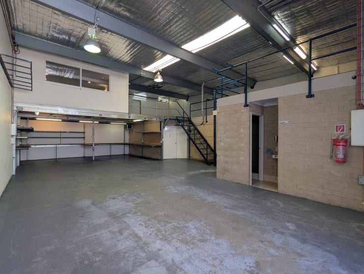 Click to view all images Unit 5/88 Briggs Street Welshpool WA 6106 - Image 2