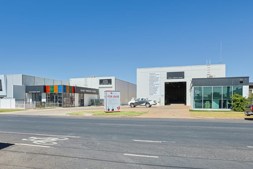 Click to view all images 43-45 Tenth St Mildura VIC 3500 - Image 1