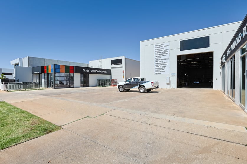 Click to view all images 43-45 Tenth St Mildura VIC 3500 - Image 2