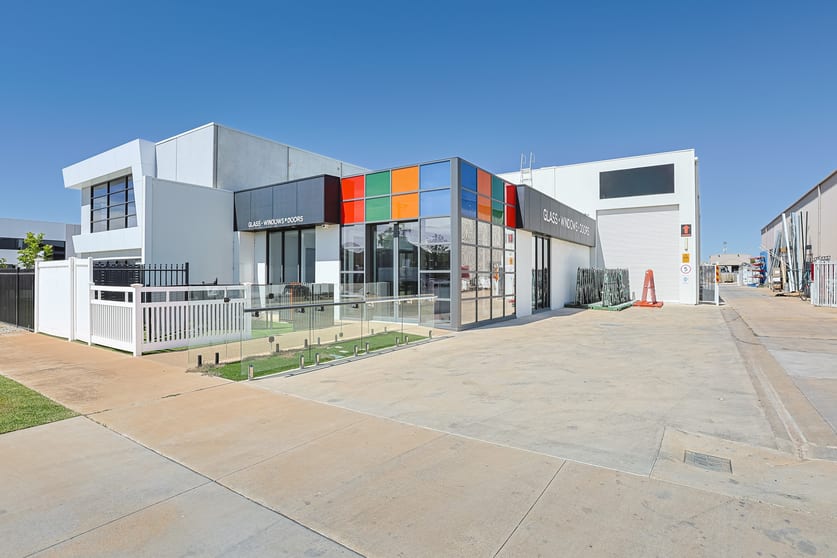 Click to view all images 43-45 Tenth St Mildura VIC 3500 - Image 3