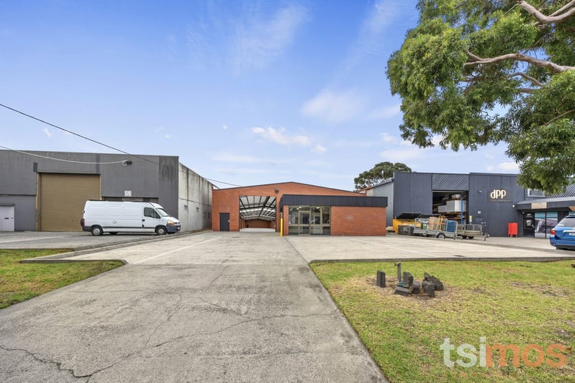 Click to view all images 16 De Havilland Road Mordialloc VIC 3195 - Image 1