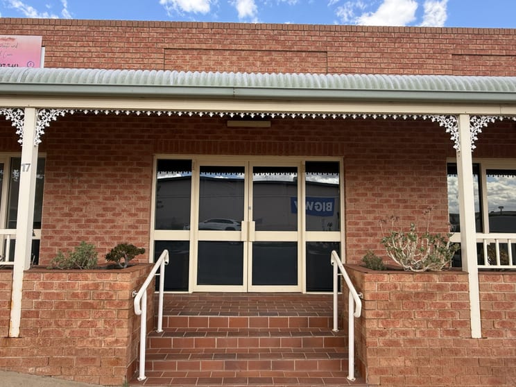 Click to view all images 2/17 Browne Street Parkes NSW 2870 - Image 1