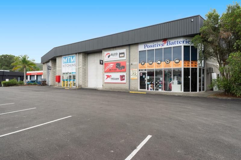 Click to view all images Unit 10/4 Merinee Road West Gosford NSW 2250 - Image 3