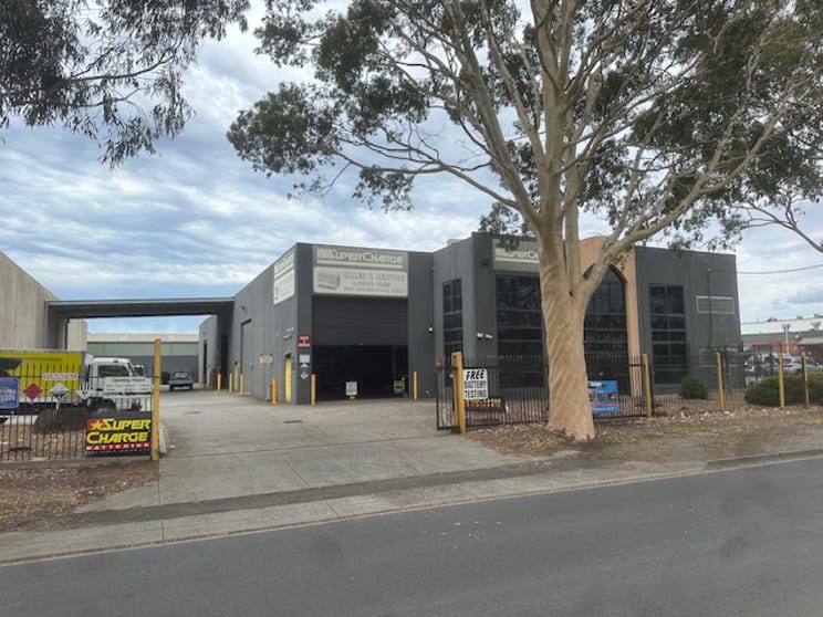 Click to view all images Part 545 Somerville Road Sunshine West VIC 3020 - Image 3