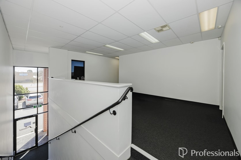 Click to view all images 2B/2 Mulgul Road Malaga WA 6090 - Image 3