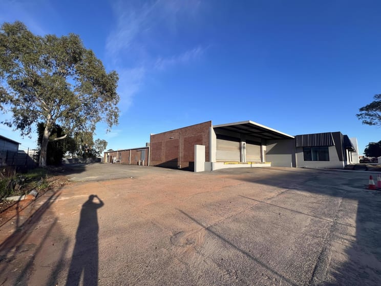 Click to view all images 41 Clune Street Bayswater WA 6053 - Image 1