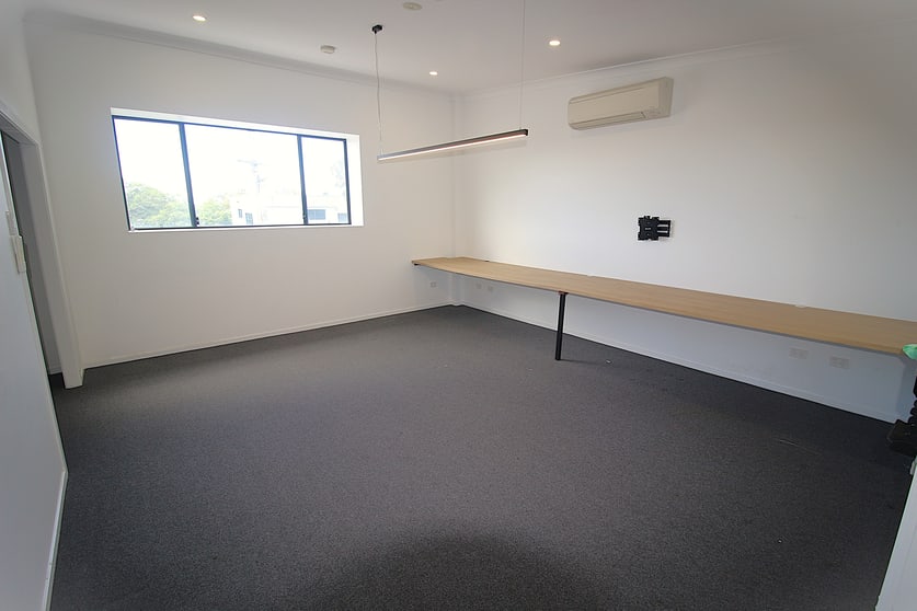 Click to view all images 18/17-25 Greg Chappell Drive Burleigh Heads QLD 4220 - Image 2