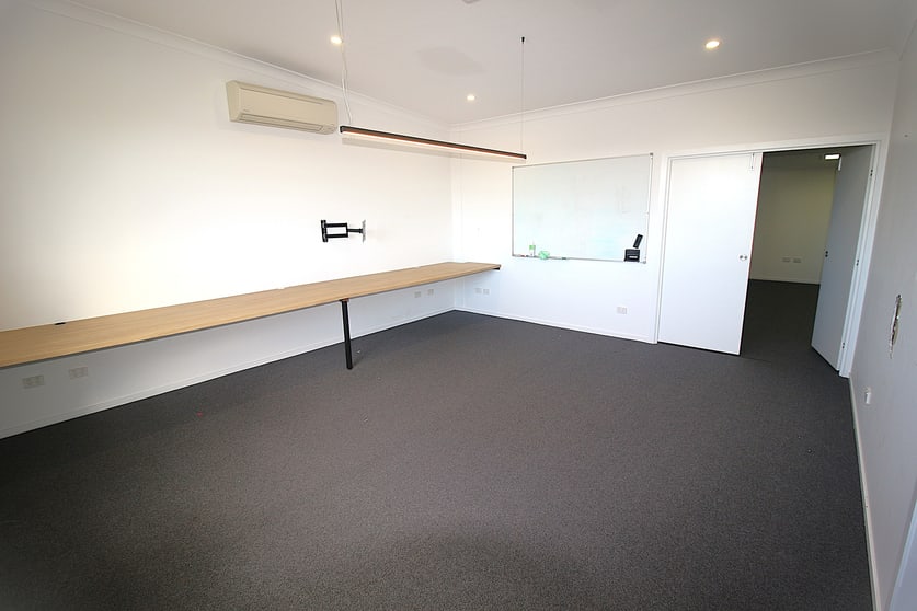 Click to view all images 18/17-25 Greg Chappell Drive Burleigh Heads QLD 4220 - Image 3