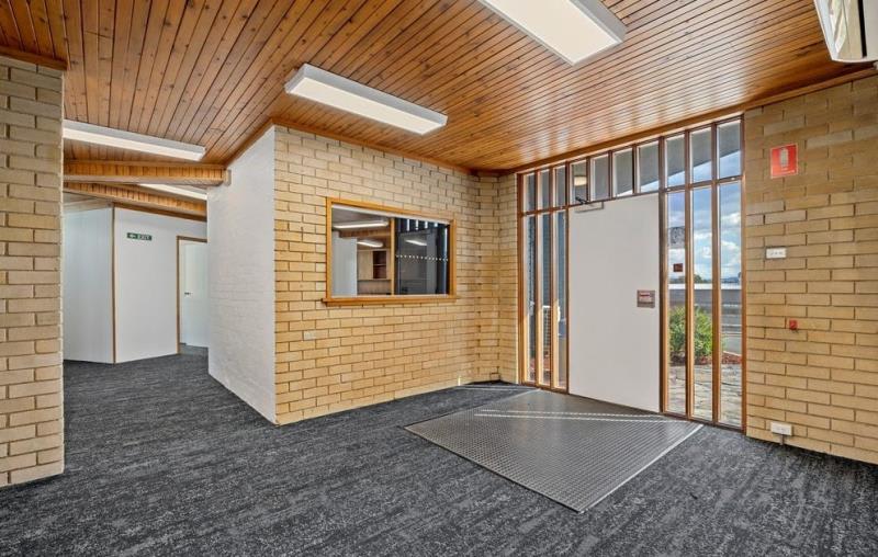Click to view all images 6 Barrow Place Queanbeyan East NSW 2620 - Image 3