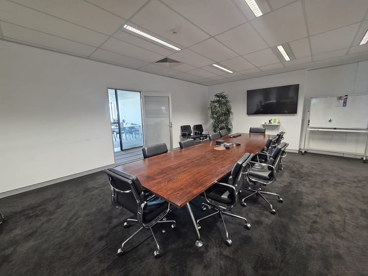 Click to view all images 3027 The Boulevard Carrara QLD 4211 - Image 2