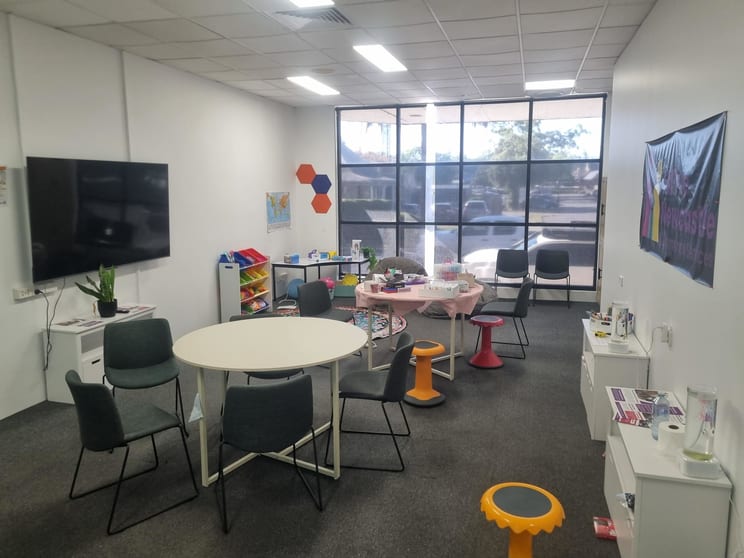 Click to view all images 2/82 Port Stephens Street Raymond Terrace NSW 2324 - Image 3