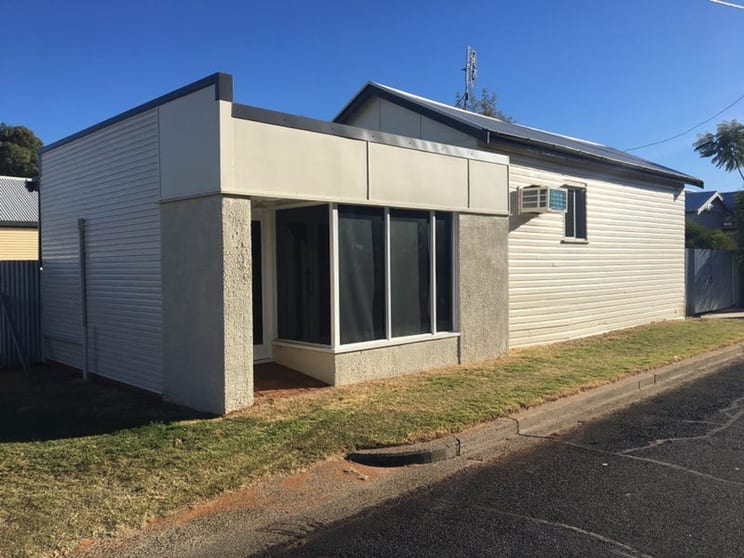 Click to view all images 3 First Ave Chinchilla QLD 4413 - Image 2