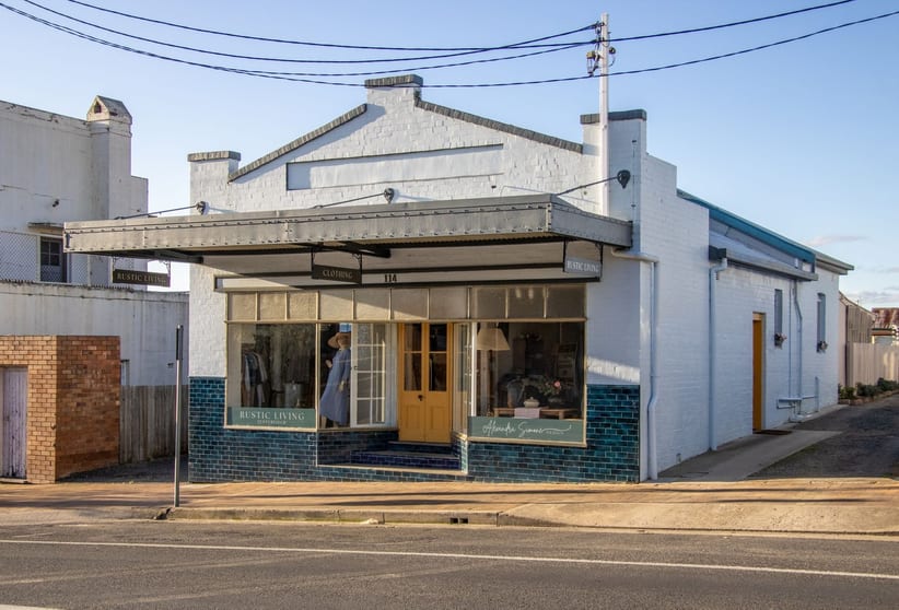 Click to view all images 114 High St Tenterfield NSW 2372 - Image 1
