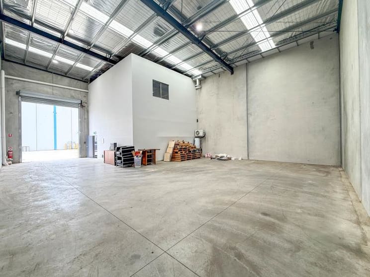 Click to view all images 8/17-21 Barretta Road Ravenhall VIC 3023 - Image 2