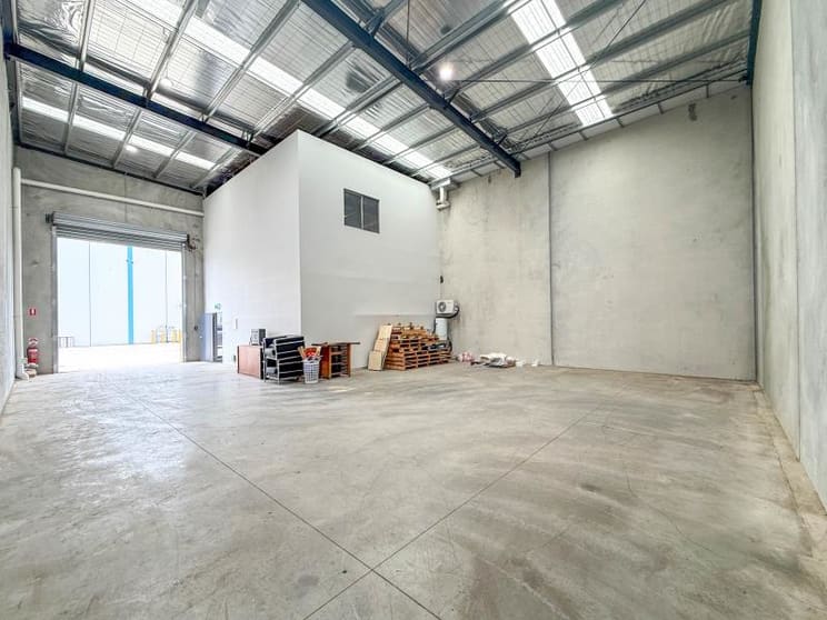 Click to view all images 8/17-21 Barretta Road Ravenhall VIC 3023 - Image 3