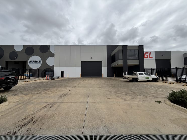 Click to view all images 20 Peterpaul Way Truganina VIC 3029 - Image 3