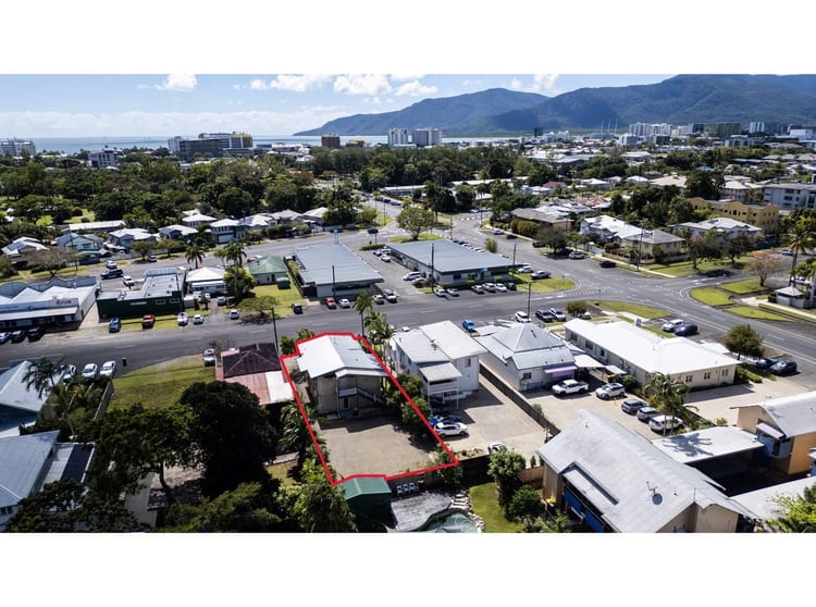 Click to view all images 451 Draper Street Parramatta Park QLD 4870 - Image 2