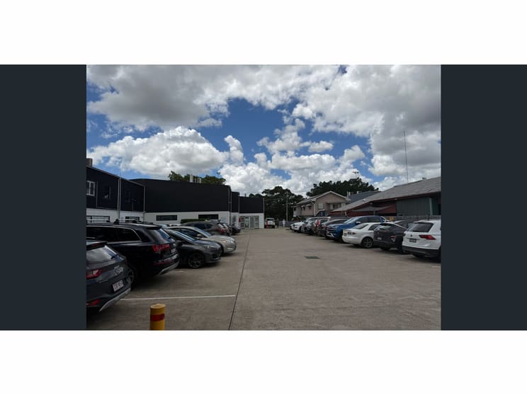 Click to view all images 5/77 Oxford Street Bulimba QLD 4171 - Image 2