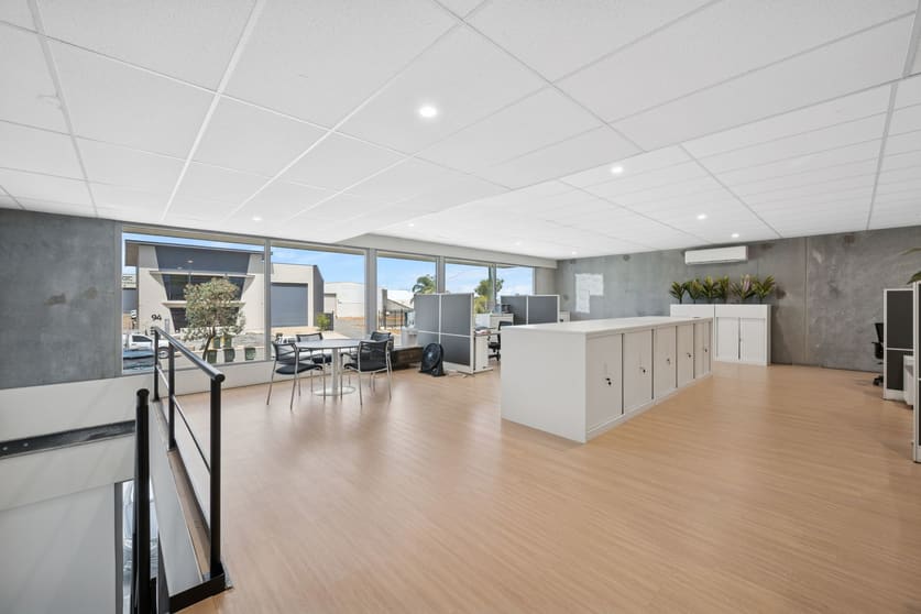 Click to view all images 1/93 President Street Welshpool WA 6106 - Image 3